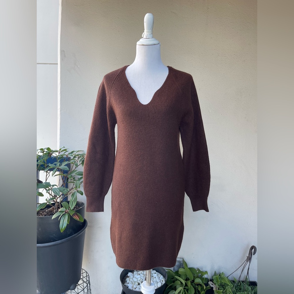MANGO MNG Brown Ribbed Knit V-Neck Sweater Dress in Brown, L